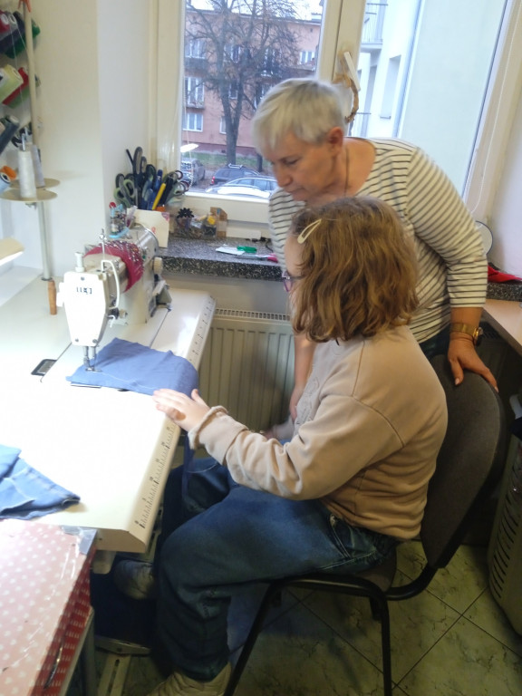 Wizyta uczniów SOSW u krawcowej