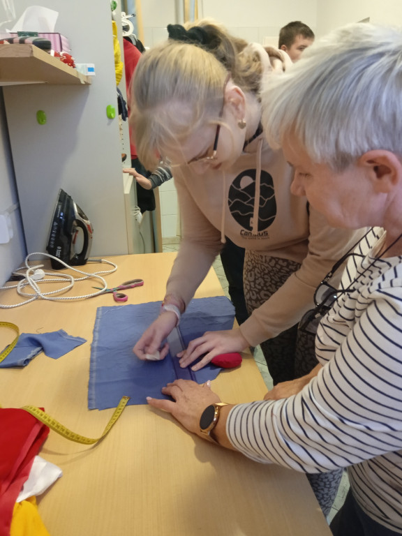 Wizyta uczniów SOSW u krawcowej