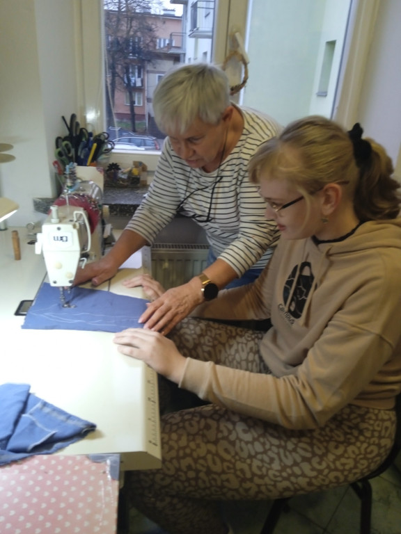 Wizyta uczniów SOSW u krawcowej