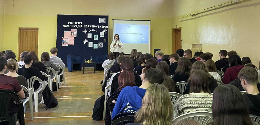 Spotkanie uczniów I LO z Katarzyną Cukierską