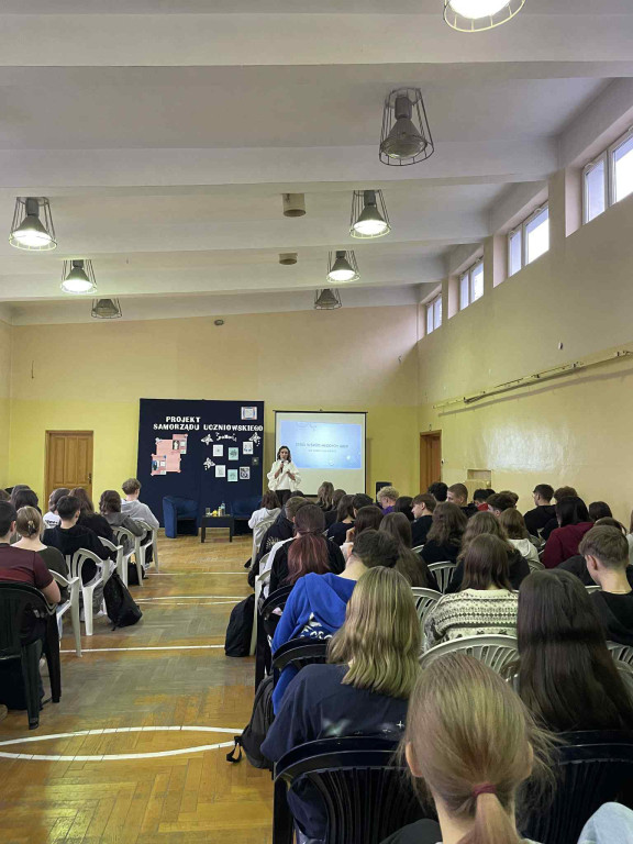 Spotkanie uczniów I LO z Katarzyną Cukierską