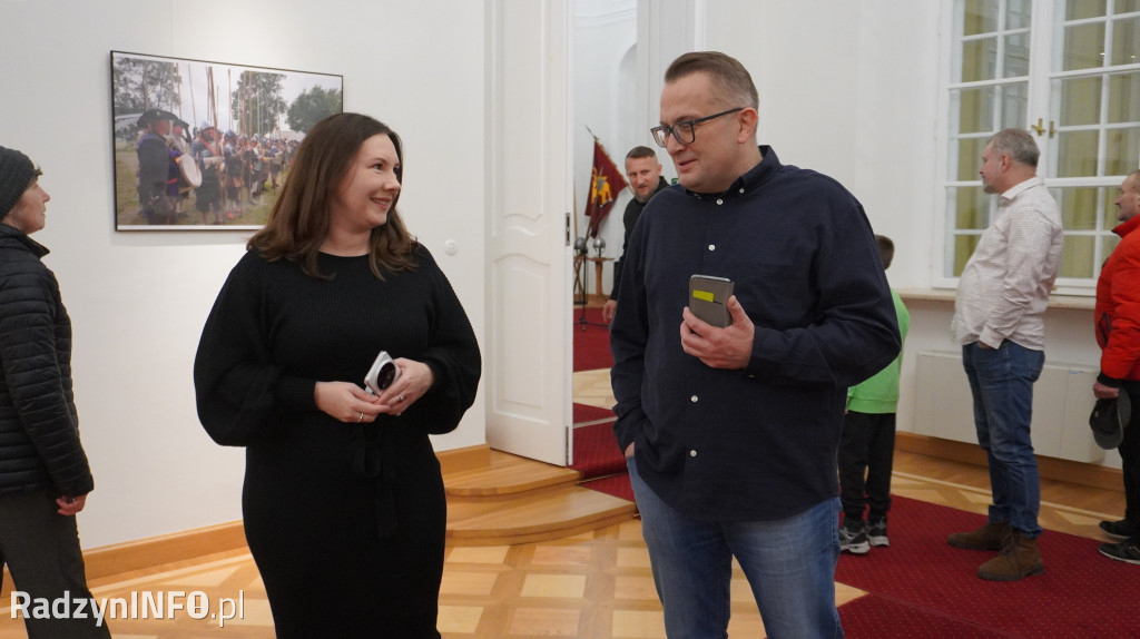 Wystawa >>Proch i stal<< w pałacu