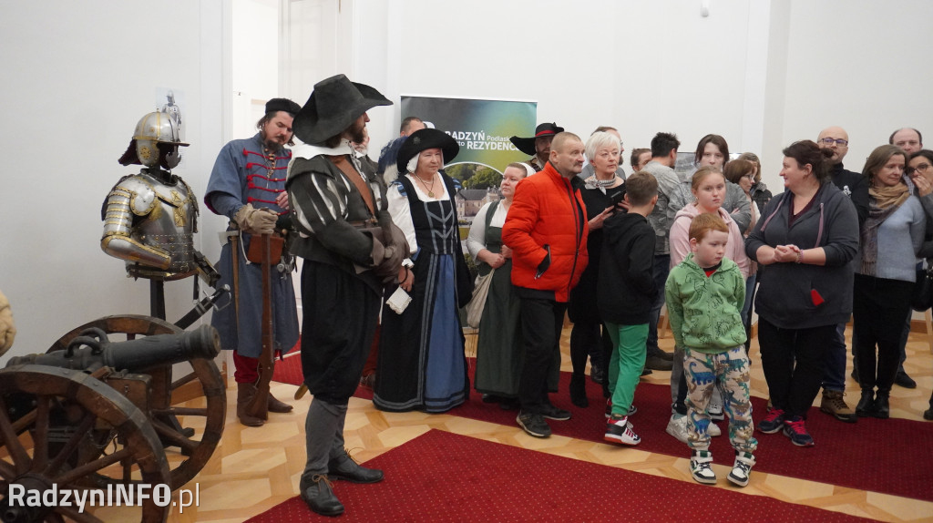 Wystawa >>Proch i stal<< w pałacu