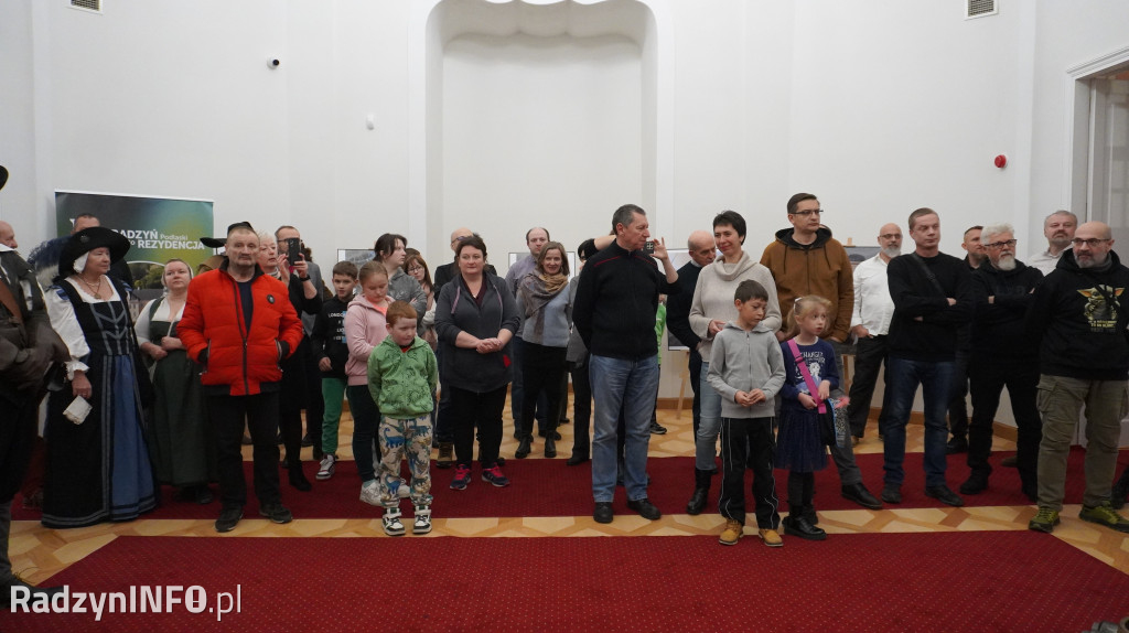 Wystawa >>Proch i stal<< w pałacu