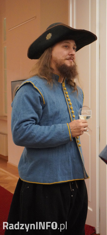 Wystawa >>Proch i stal<< w pałacu