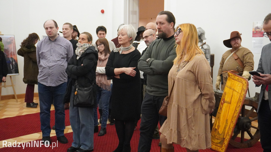 Wystawa >>Proch i stal<< w pałacu