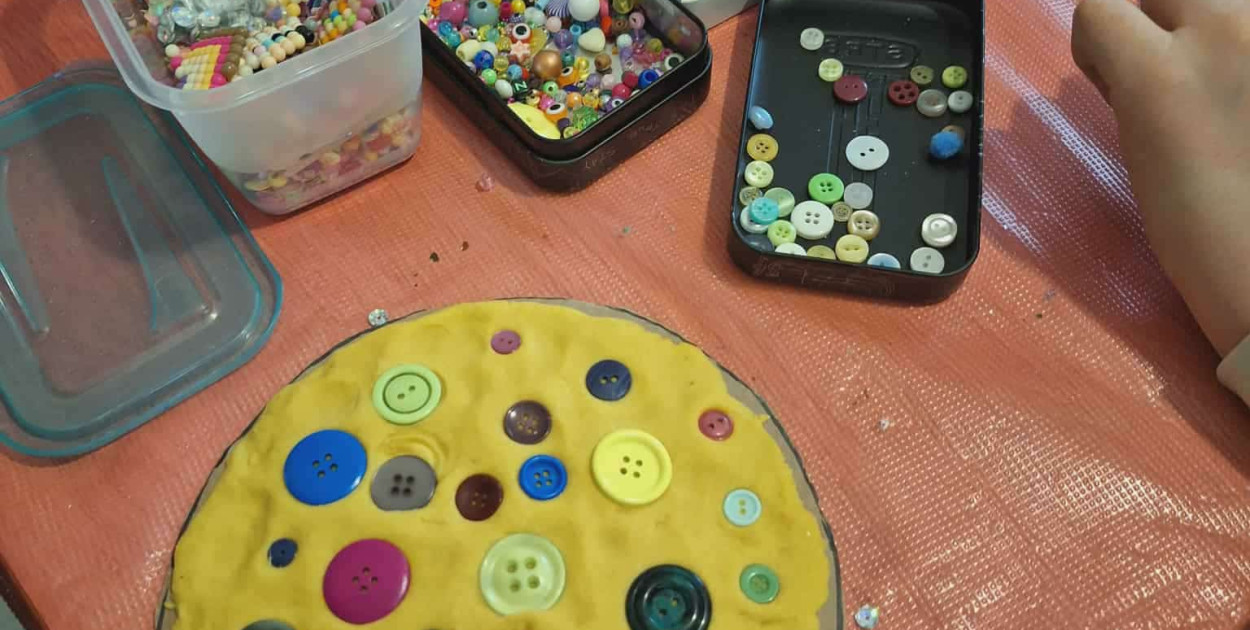 Zajęcia plastyczne dla uczniów SOSW w filii MBP