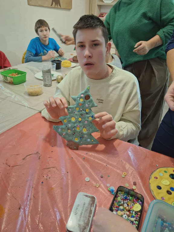 Zajęcia plastyczne dla uczniów SOSW w filii MBP