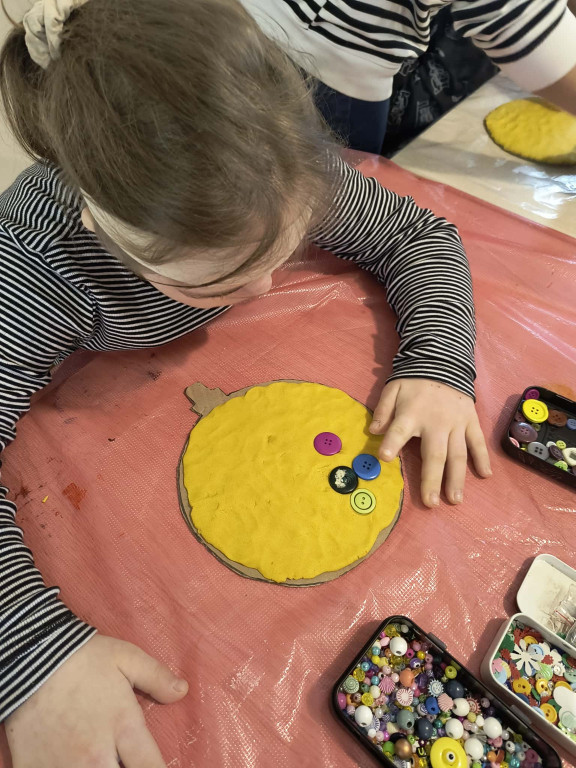 Zajęcia plastyczne dla uczniów SOSW w filii MBP