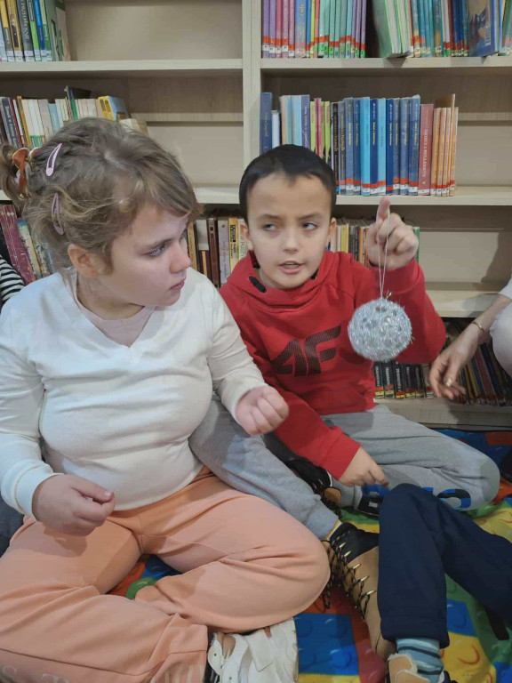 Zajęcia plastyczne dla uczniów SOSW w filii MBP