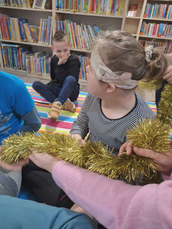 Zajęcia plastyczne dla uczniów SOSW w filii MBP