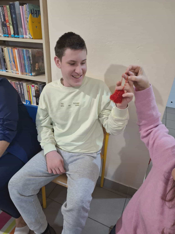 Zajęcia plastyczne dla uczniów SOSW w filii MBP