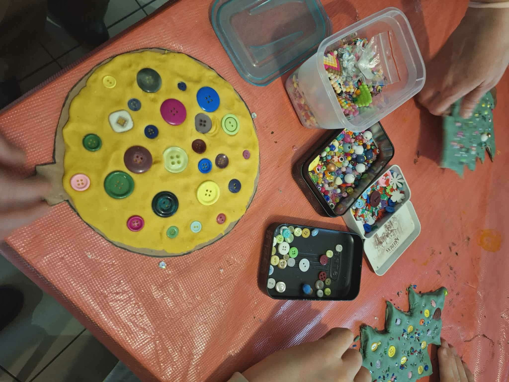 Zajęcia plastyczne dla uczniów SOSW w filii MBP