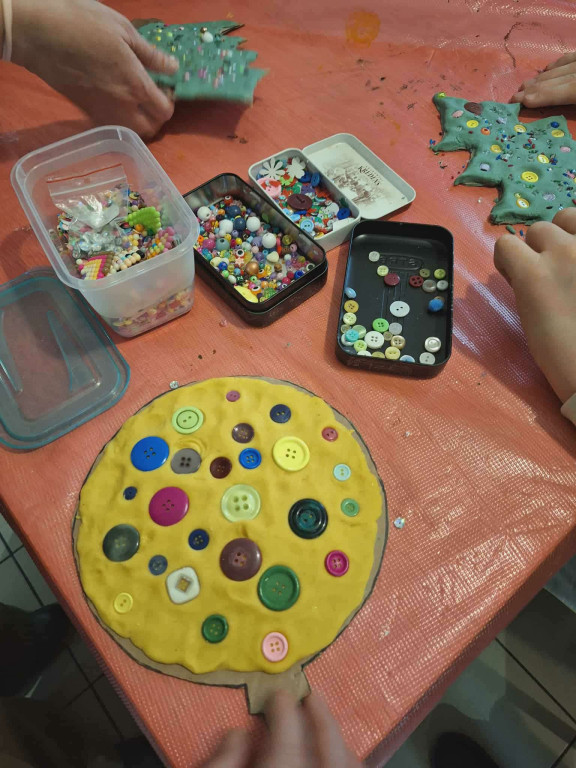 Zajęcia plastyczne dla uczniów SOSW w filii MBP