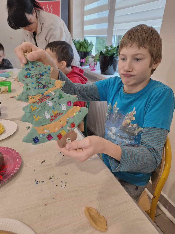 Zajęcia plastyczne dla uczniów SOSW w filii MBP
