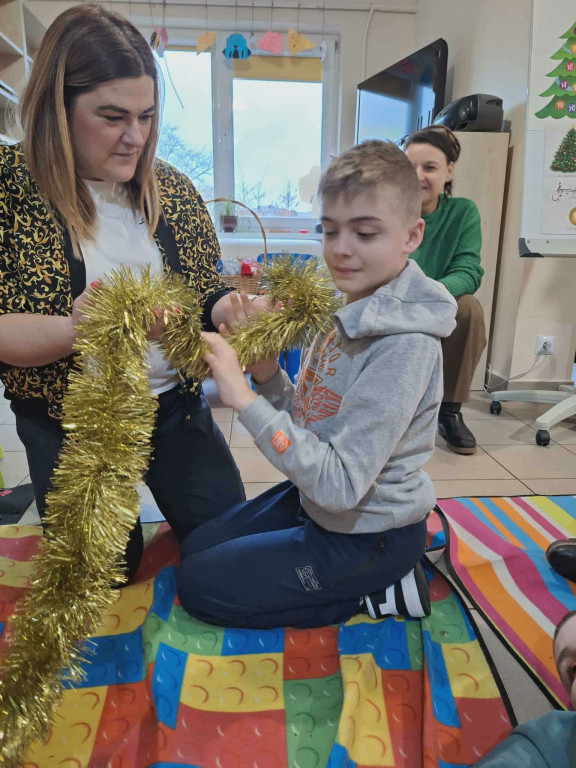 Zajęcia plastyczne dla uczniów SOSW w filii MBP