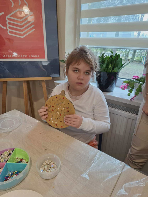 Zajęcia plastyczne dla uczniów SOSW w filii MBP