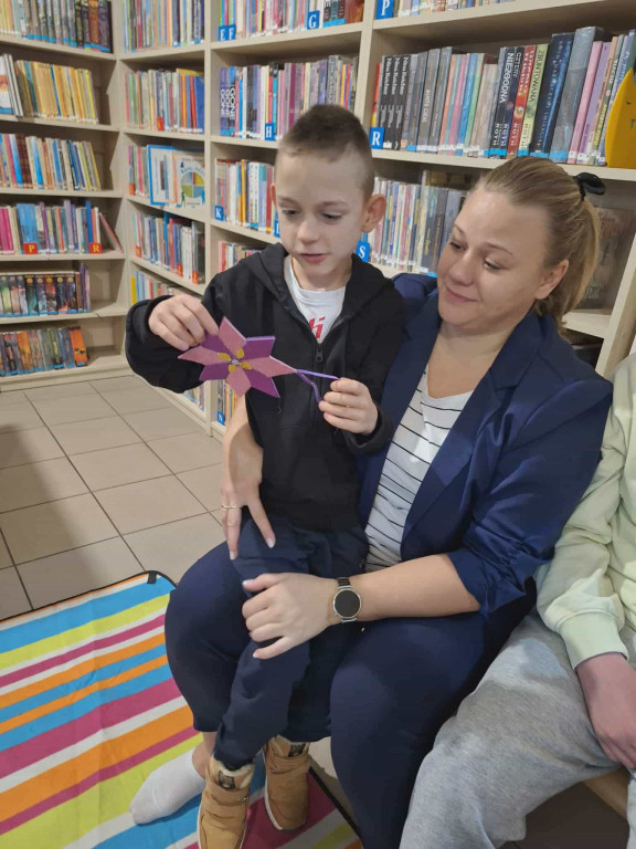 Zajęcia plastyczne dla uczniów SOSW w filii MBP