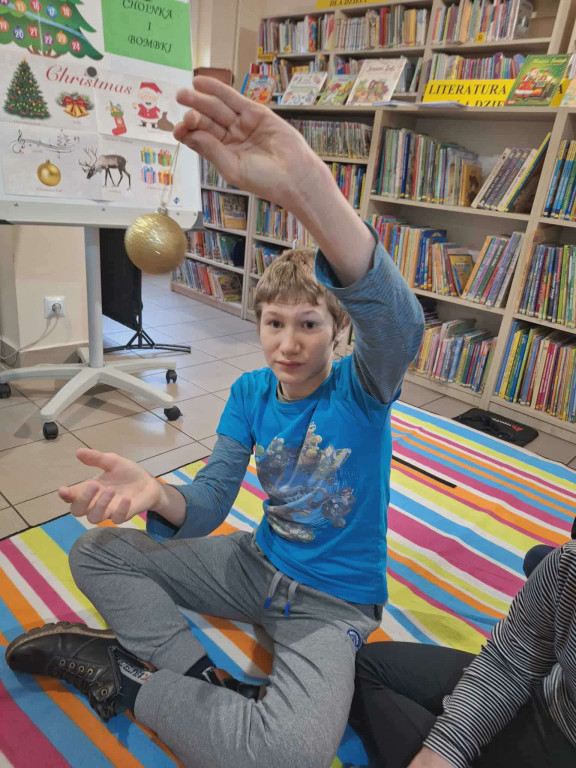 Zajęcia plastyczne dla uczniów SOSW w filii MBP