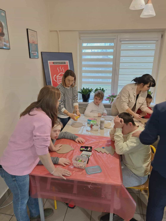 Zajęcia plastyczne dla uczniów SOSW w filii MBP