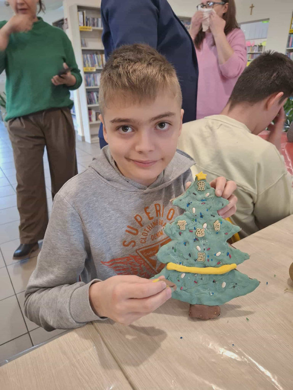 Zajęcia plastyczne dla uczniów SOSW w filii MBP