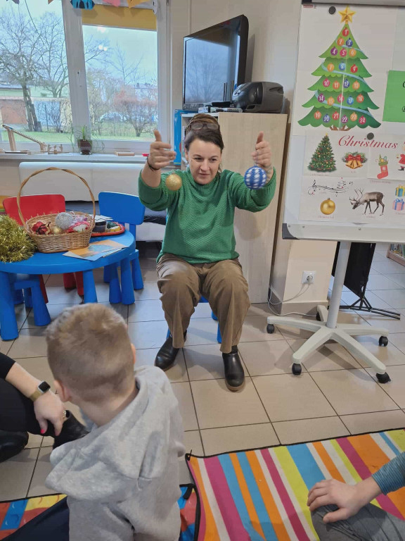 Zajęcia plastyczne dla uczniów SOSW w filii MBP