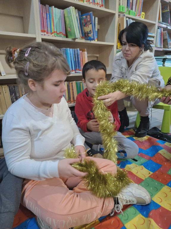 Zajęcia plastyczne dla uczniów SOSW w filii MBP