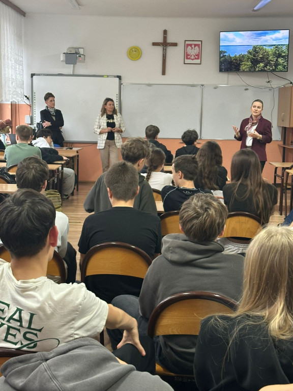 Spotkanie pracownic ZSR i Spomleku z uczniami