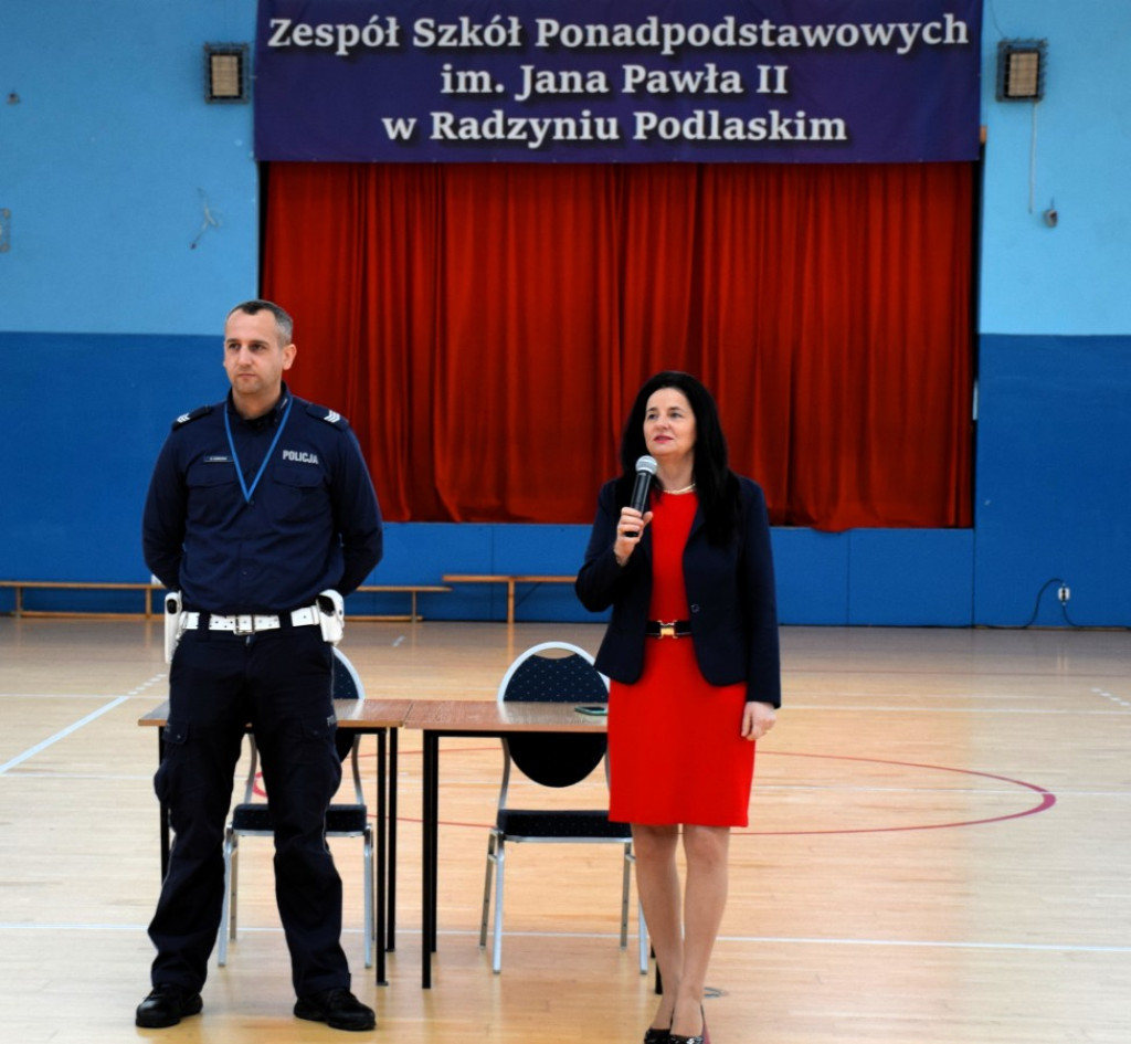 Spotkanie uczniów ZSP z policjantem