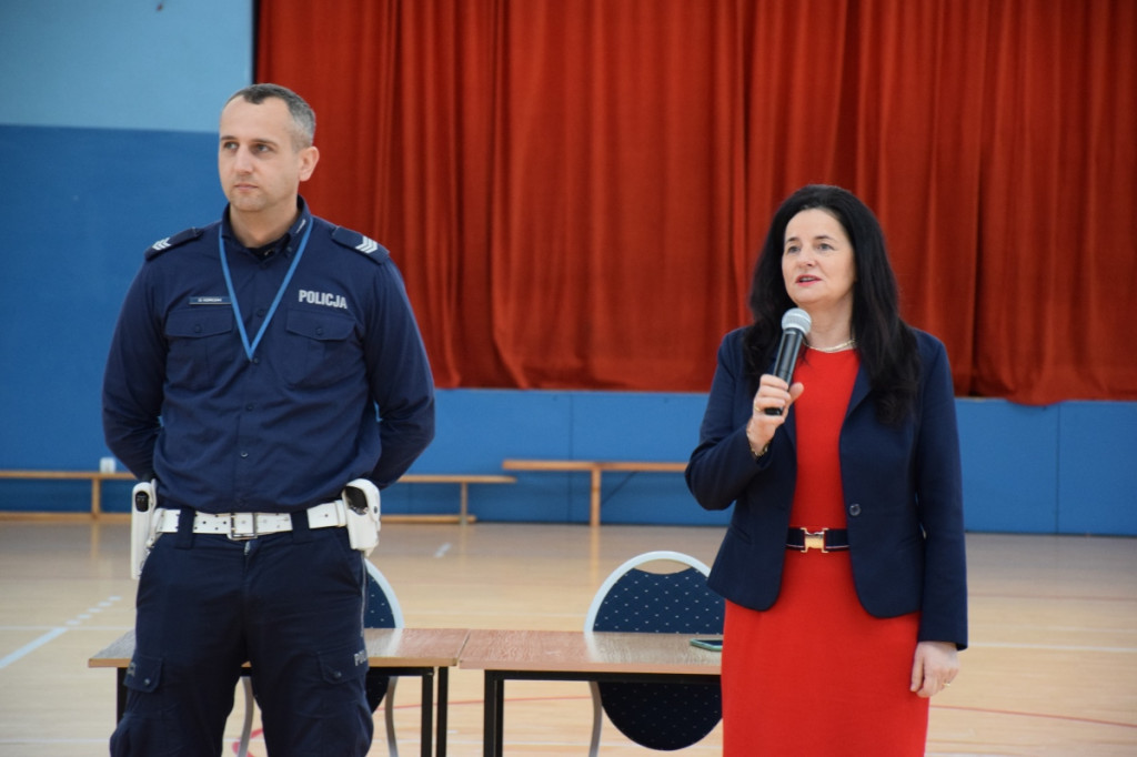 Spotkanie uczniów ZSP z policjantem