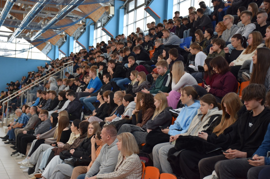 Spotkanie uczniów ZSP z policjantem