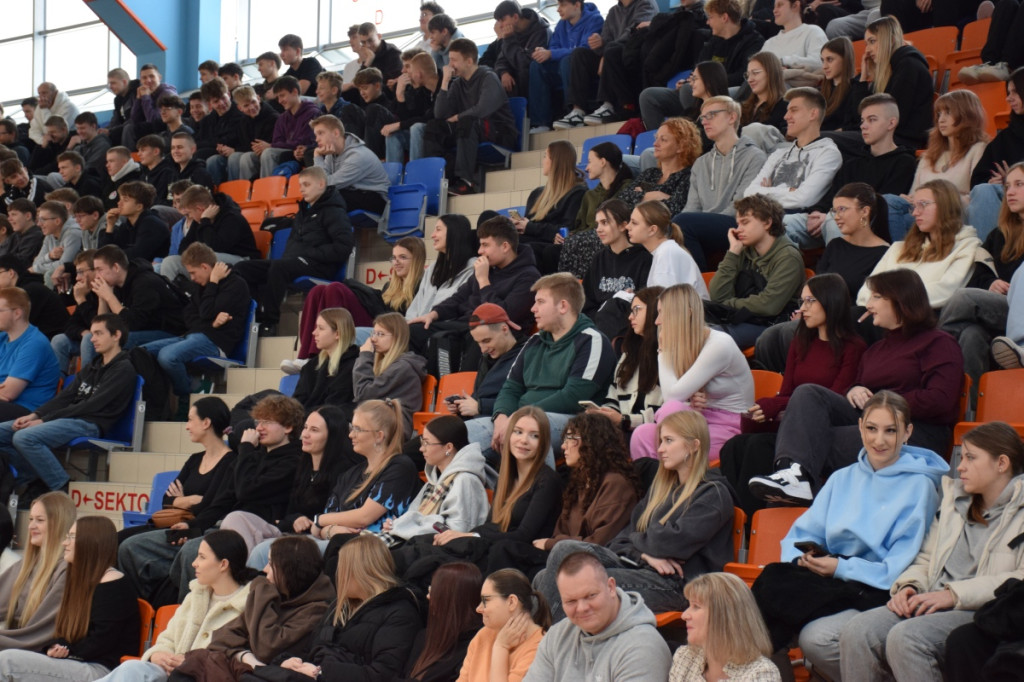 Spotkanie uczniów ZSP z policjantem