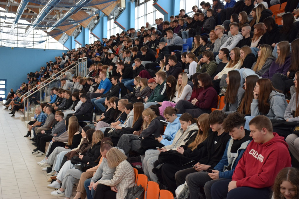 Spotkanie uczniów ZSP z policjantem
