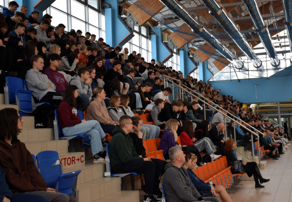 Spotkanie uczniów ZSP z policjantem