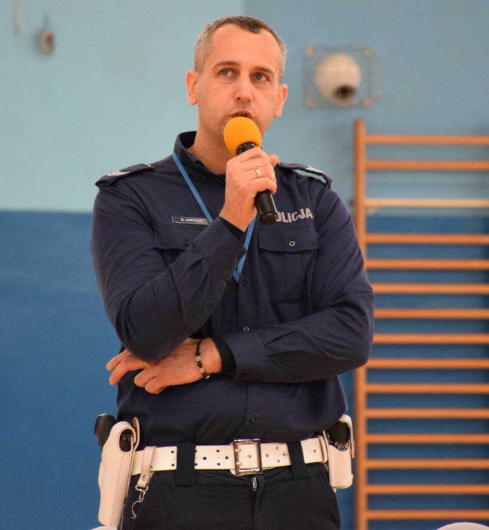 Spotkanie uczniów ZSP z policjantem