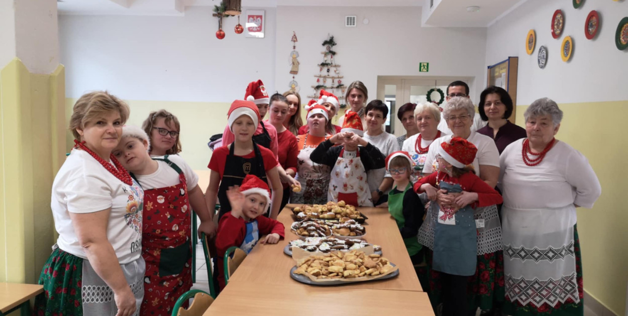 Warsztaty robienia świątecznych wypieków w SOSW