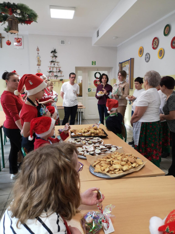 Warsztaty robienia świątecznych wypieków w SOSW