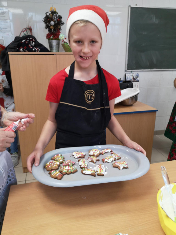 Warsztaty robienia świątecznych wypieków w SOSW