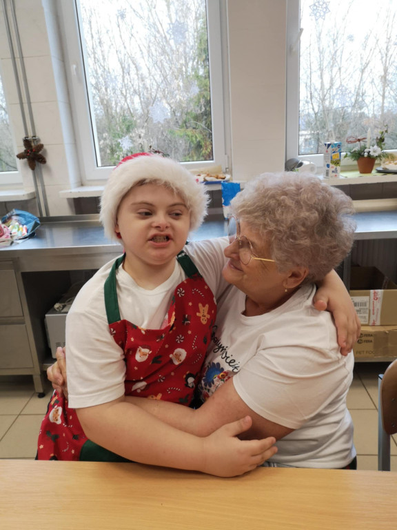 Warsztaty robienia świątecznych wypieków w SOSW