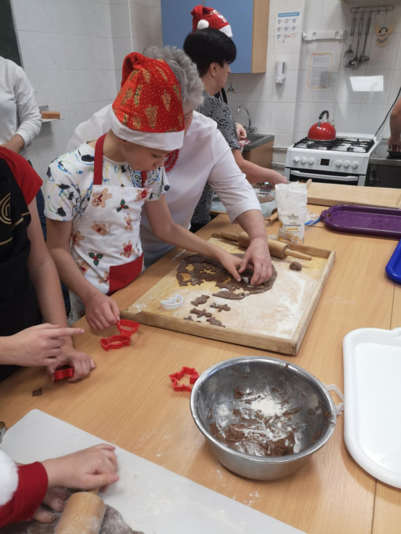 Warsztaty robienia świątecznych wypieków w SOSW