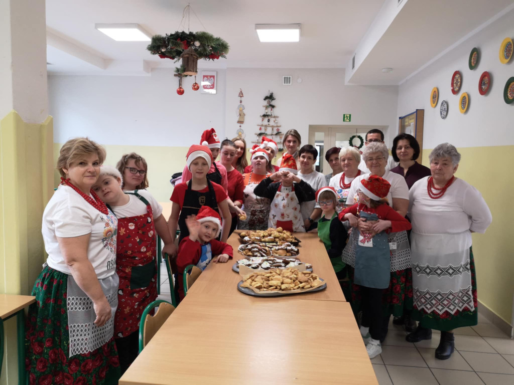 Warsztaty robienia świątecznych wypieków w SOSW
