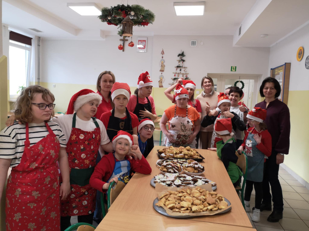 Warsztaty robienia świątecznych wypieków w SOSW