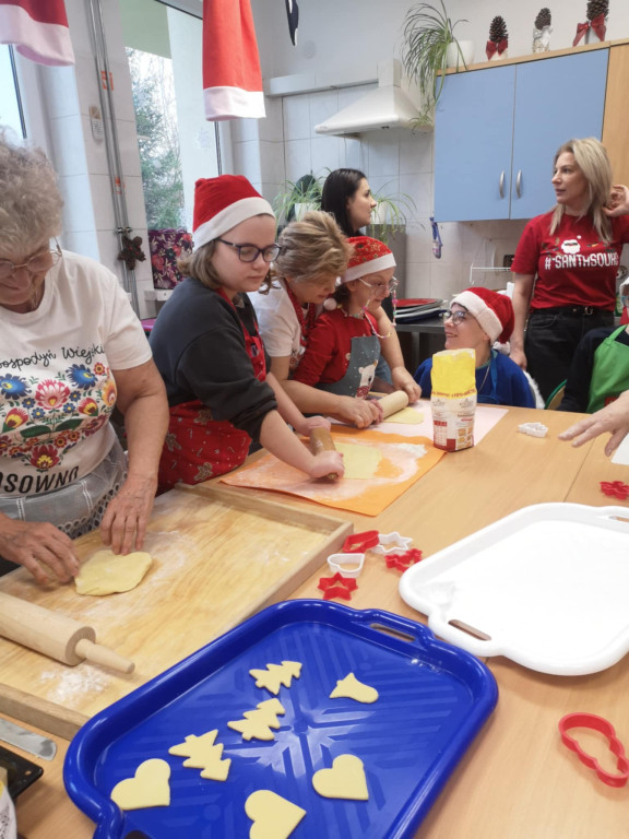 Warsztaty robienia świątecznych wypieków w SOSW