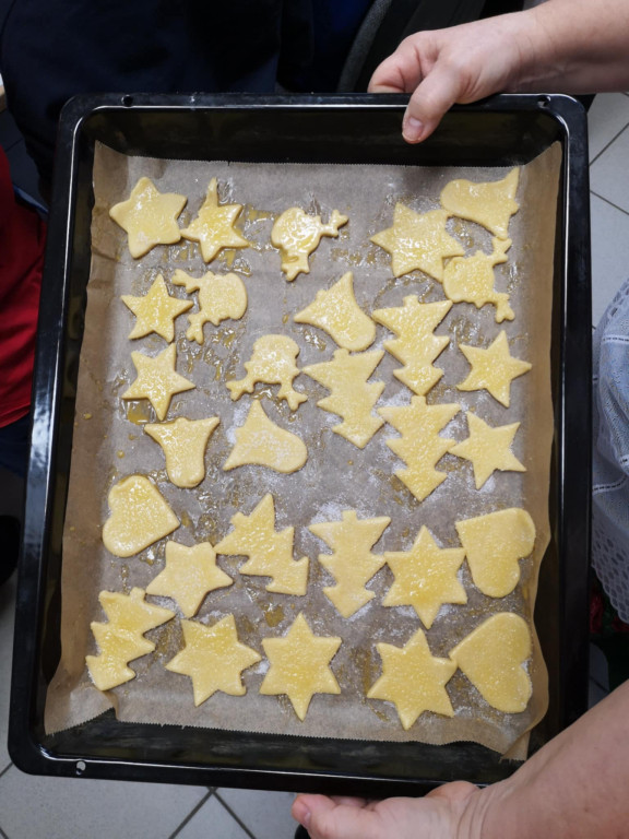 Warsztaty robienia świątecznych wypieków w SOSW