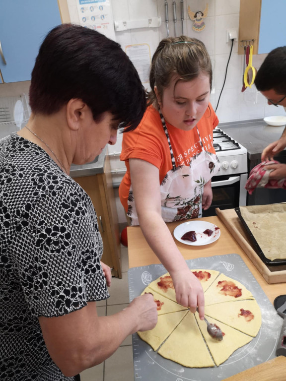 Warsztaty robienia świątecznych wypieków w SOSW