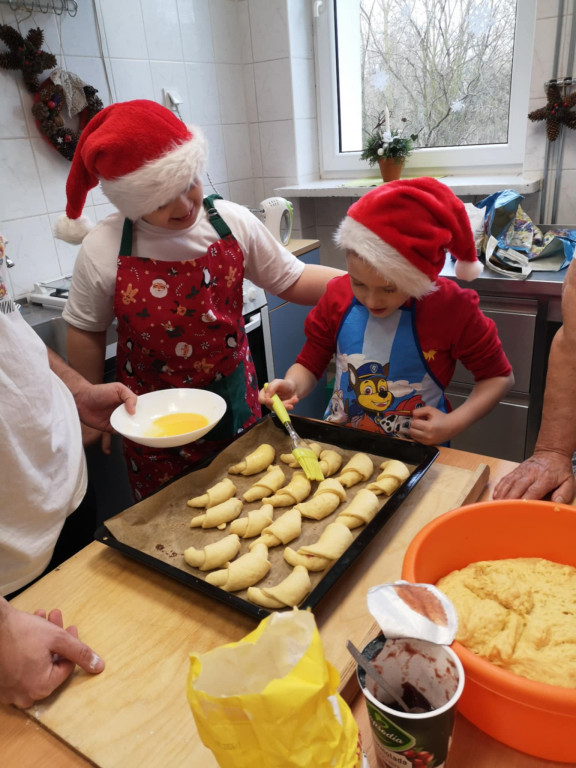 Warsztaty robienia świątecznych wypieków w SOSW