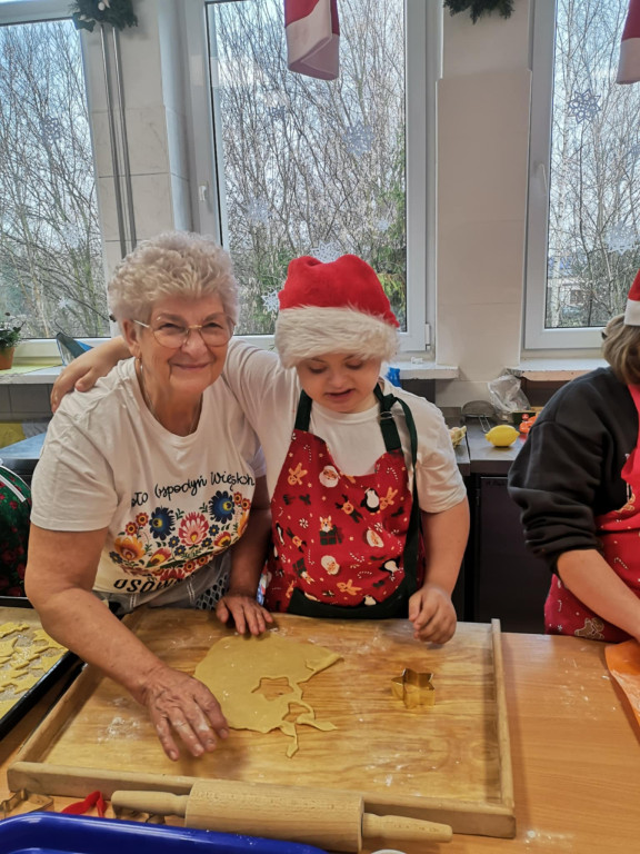 Warsztaty robienia świątecznych wypieków w SOSW
