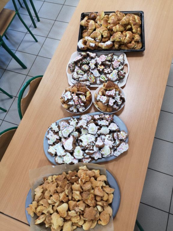 Warsztaty robienia świątecznych wypieków w SOSW