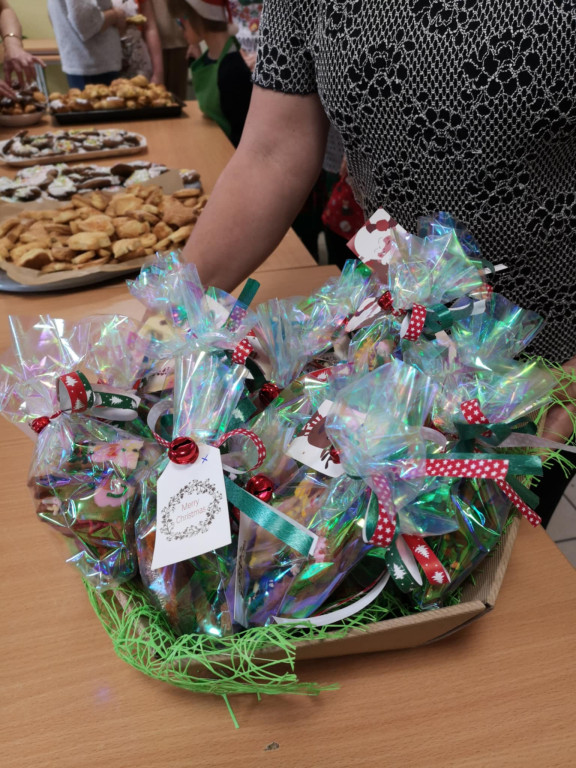 Warsztaty robienia świątecznych wypieków w SOSW