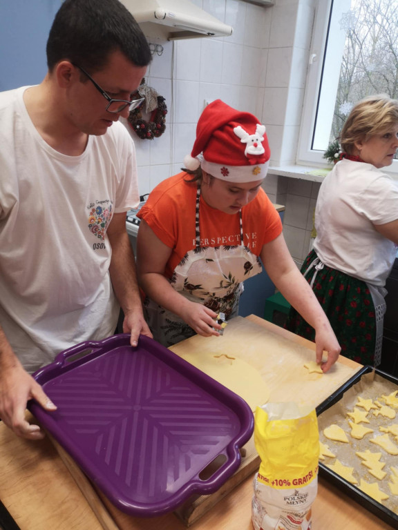 Warsztaty robienia świątecznych wypieków w SOSW